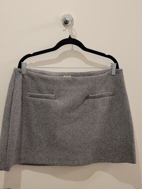 14 (XL) Women's Grey Mini Skirt